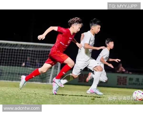 中国足球明星小号的崛起与挑战：探索他们的成长之路与未来发展潜力