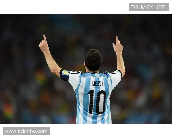 足球明星赠送珍贵礼物高清图片展示球场外的温暖瞬间 足球明星赠送珍贵礼物高清图片展示球场外的温暖瞬间